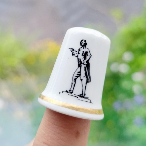 Vintage Thomas Paine Fine Bone China Collectible Thimble - Picture 3 of 8